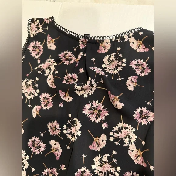 White House Black Market Black Floral Sleeveless Top - Picture 7 of 8